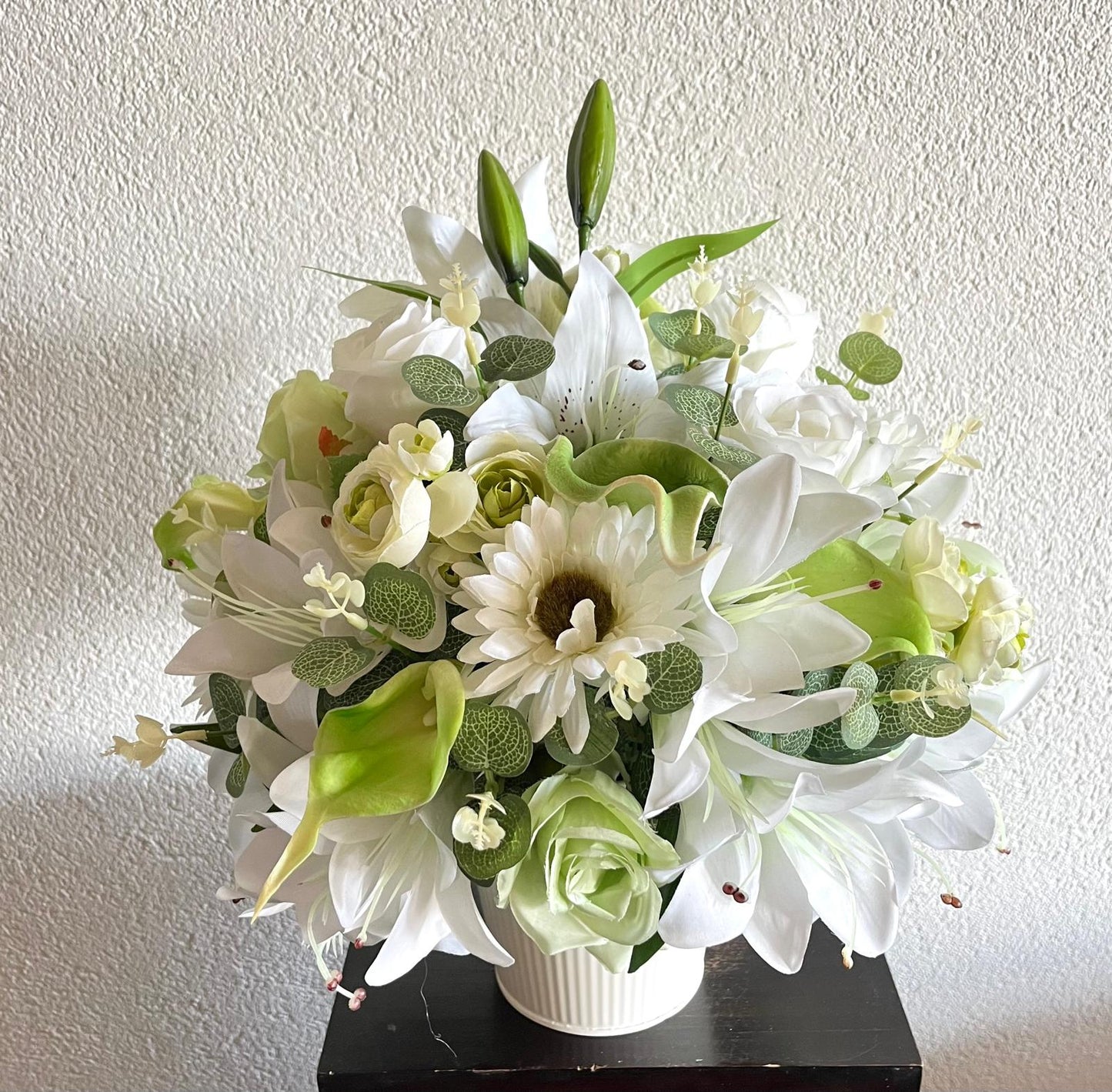 The hanging bucket with the white lilies